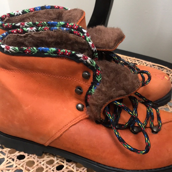 Boots - Picture 5 of 6